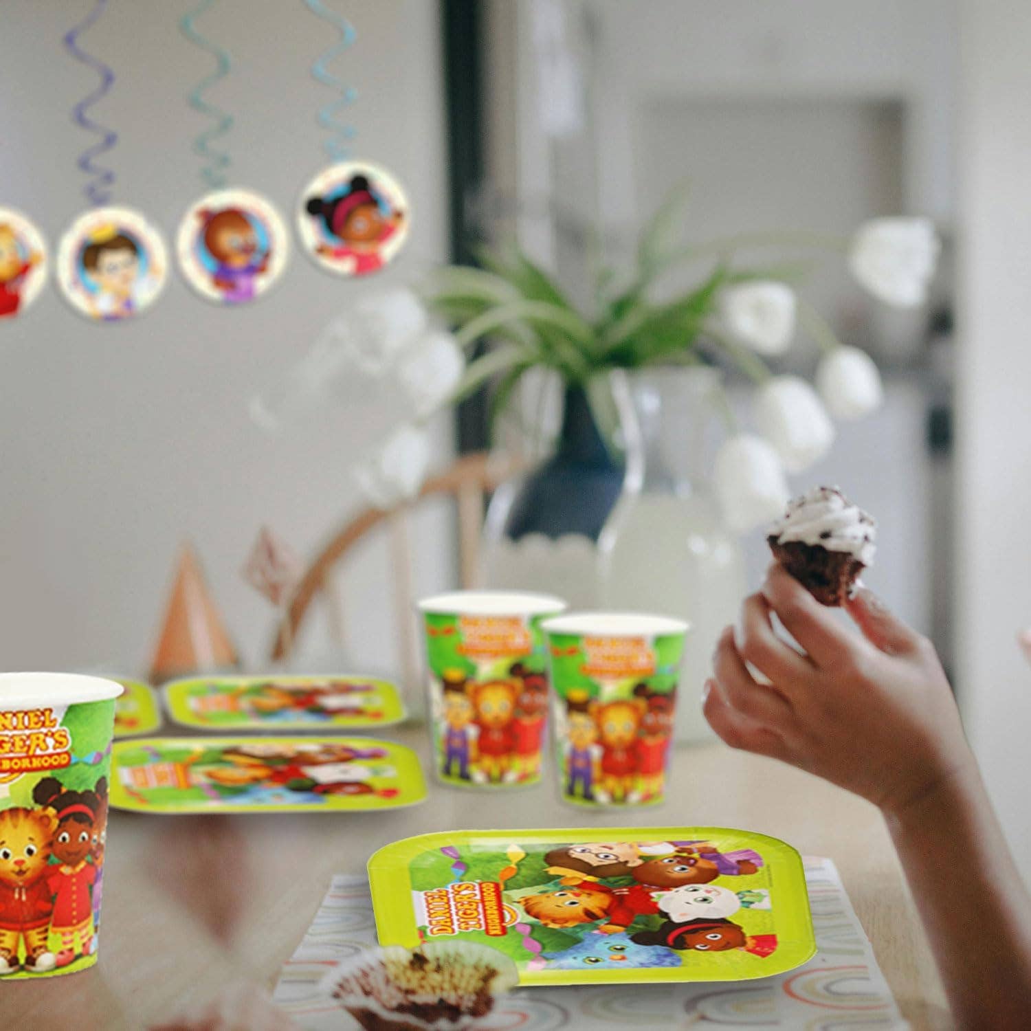 Mighty Mojo Toys - Wholesale Disposable Tableware Pack - Daniel Tiger's Neighborhood Party-In-A-Box - 61 Pieces Party3