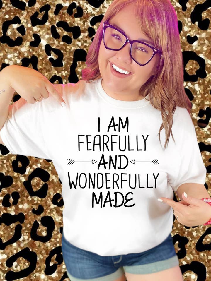 T-shirt graphique I Am Fearfully and Wonderfully Made pour la vente par Annie + Abby Wholesale