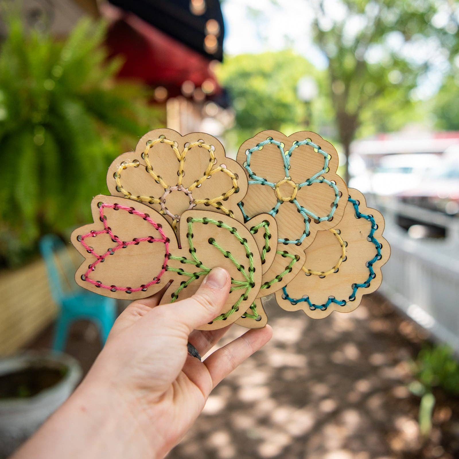 Still Magnolia - Wholesale Embroidery/Cross Stitch Supplies - Flower Yarn Embroidery Kit1