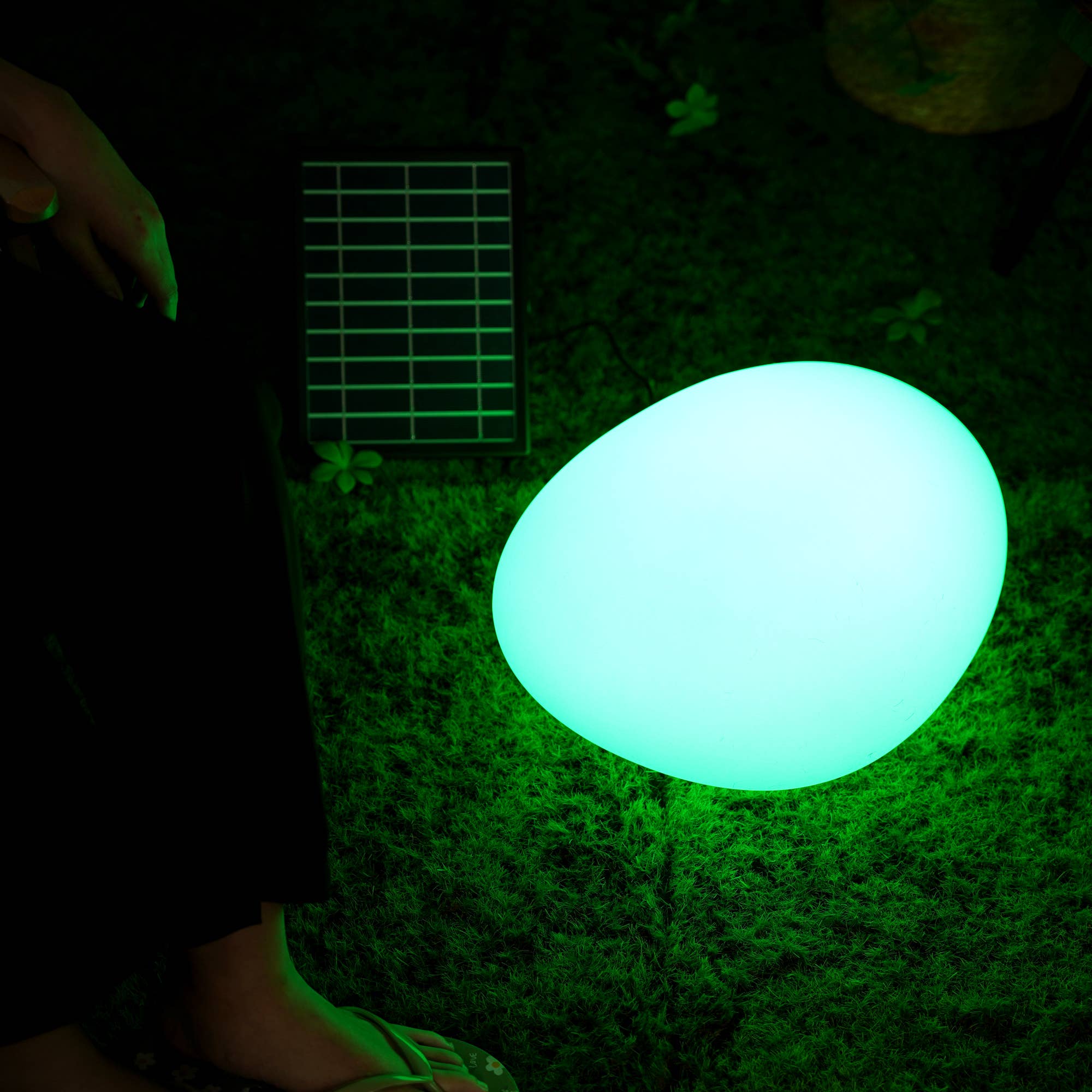 EP Design Lab - Vente Lampe d'extérieur/de jardin - Lampe de pelouse LED pavée solaire et rechargeable extérieure de 12 po1