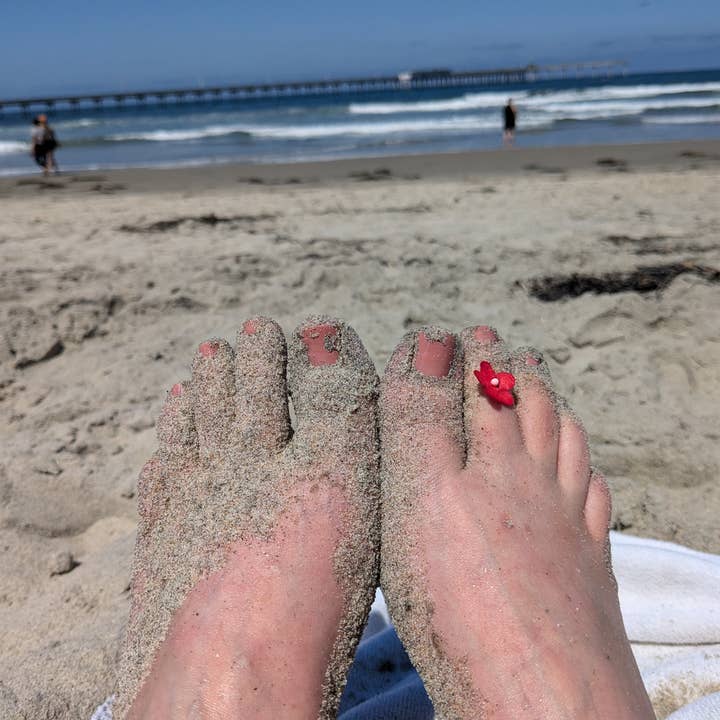 Tåblomst rød blomsterpakke - 10 stk for engroshandel hos Wyoming Creative x Toe Flowers