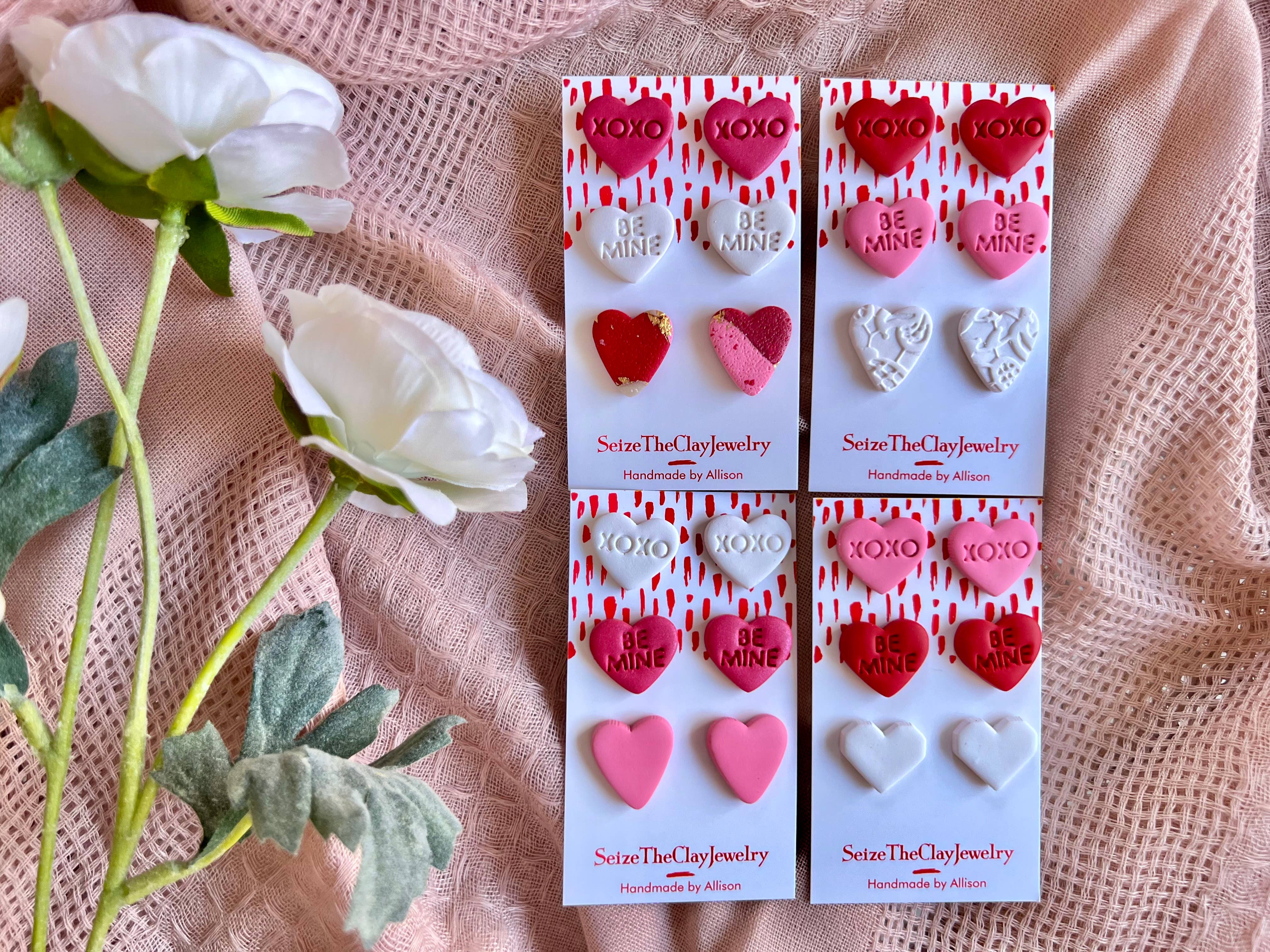 SeizeTheClayJewelry - Venta al por mayor Pendientes de botón/aretes de poste - Pendientes de arcilla en forma de corazón, pendientes de arcilla para el día de San Valentín1