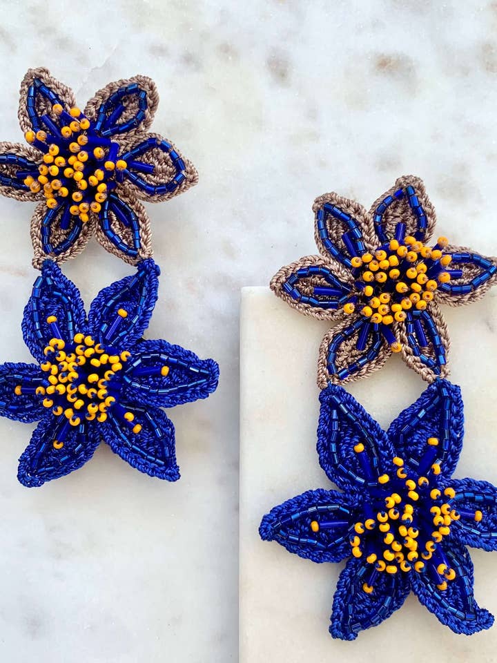 Olivia Boucles d'Olivia Floral Bleu & Mocca pour la vente par Seyyah