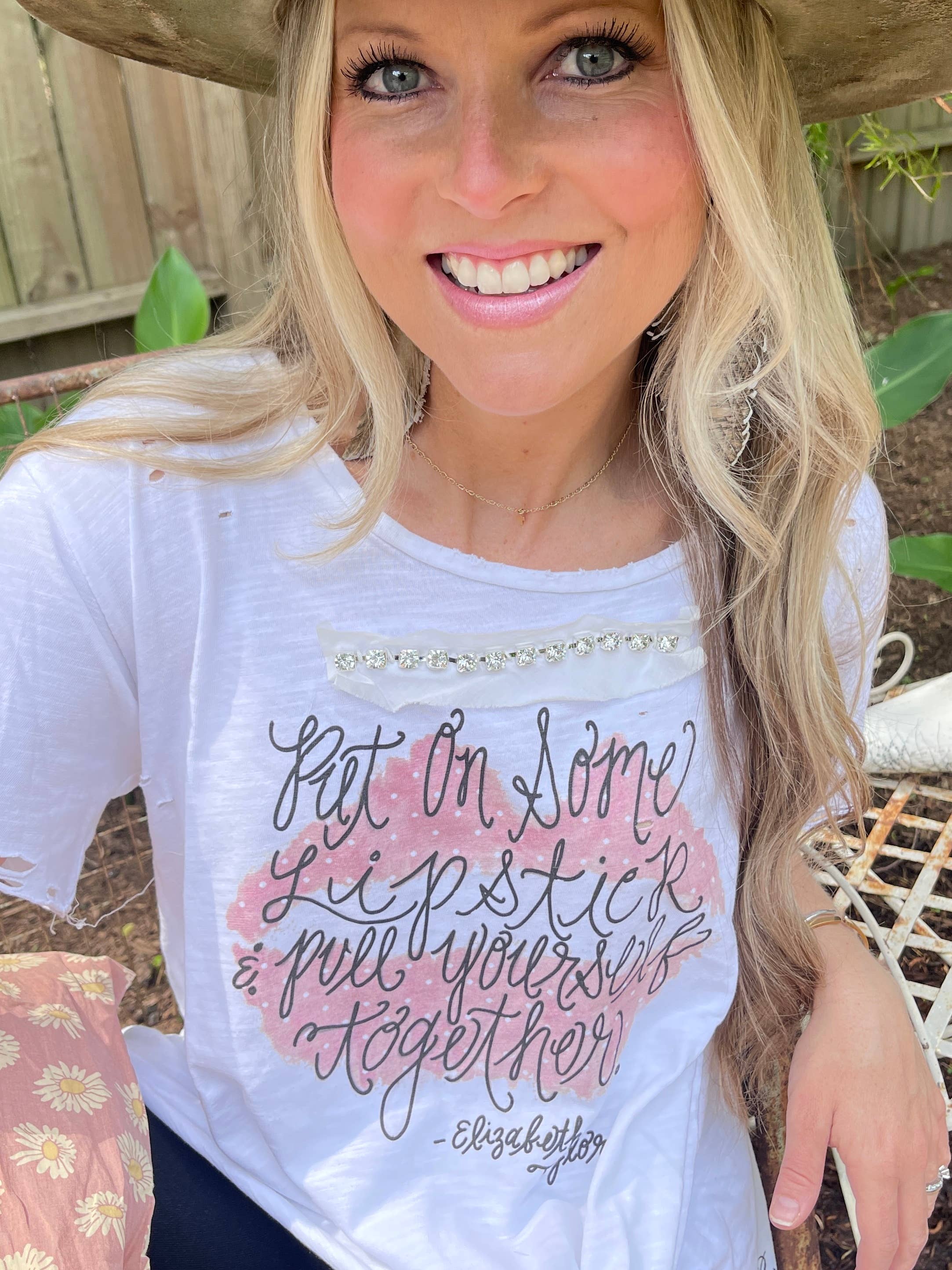 A Rare Bird Shop - Vente T-shirt sérigraphié – femme - Chemise en lambeaux à lèvres4