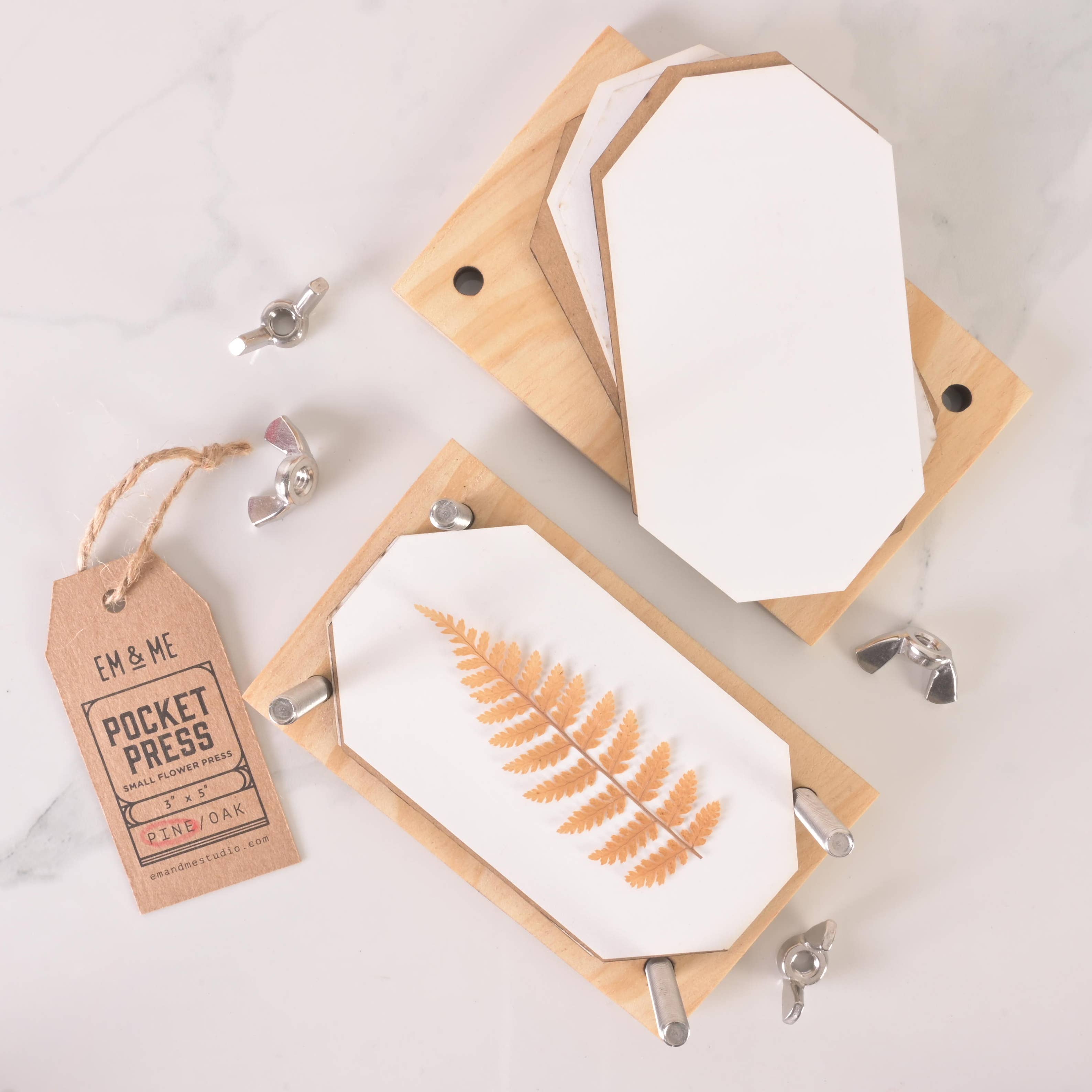 Em And Me Studio - Vente Kit de bricolage - Presse de poche, petite presse à fleurs1