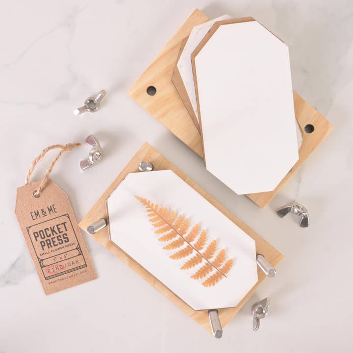 Em And Me Studio - Wholesale DIY craft kit - Pocket Press, Small Flower Press1