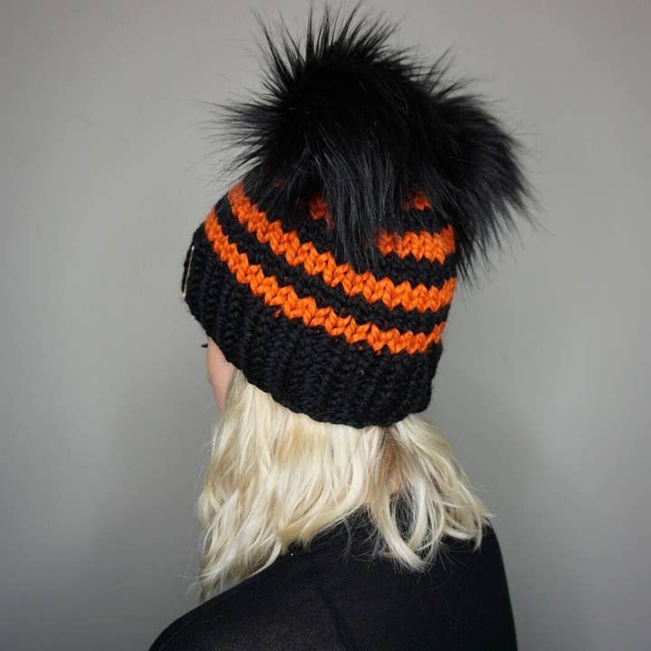 Charlie & Luna Co. - Vente Bonnet – unisexe - Le bonnet à double pompon rayé d'Halloween - Chapeau tricoté automne 20252