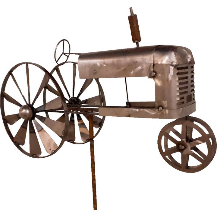 Spinner artisanal en métal Tracteur pour la vente par California Home & Garden
