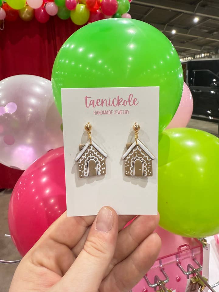 Boucles d'oreilles maison en pain d'épice peintes à la main | Argile polymère pour la vente par taenickole