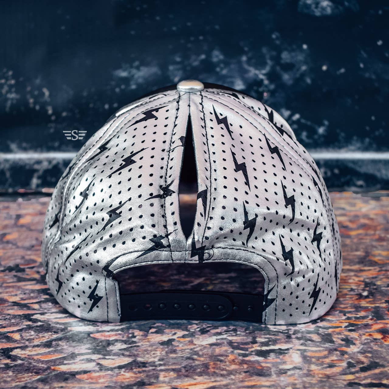 Flying S Company - Wholesale Honkbalpet - Uniseks - Metallic Lightning Bolt Magna Pony™ Laser Cut Foam Trucker Pet2