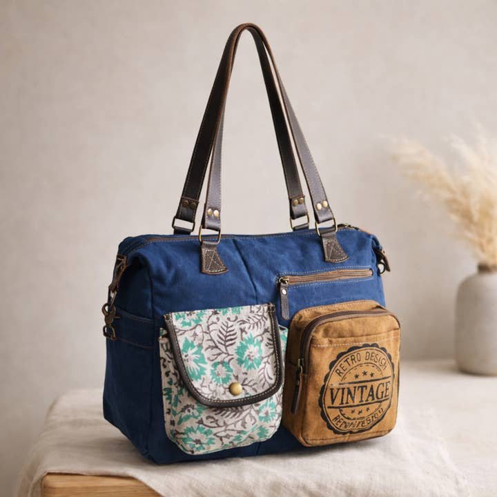 Borsa a tracolla in tela riciclata e pelle Flower | Fatto a mano per la vendita all'ingrosso da parte di Hopofly Bags