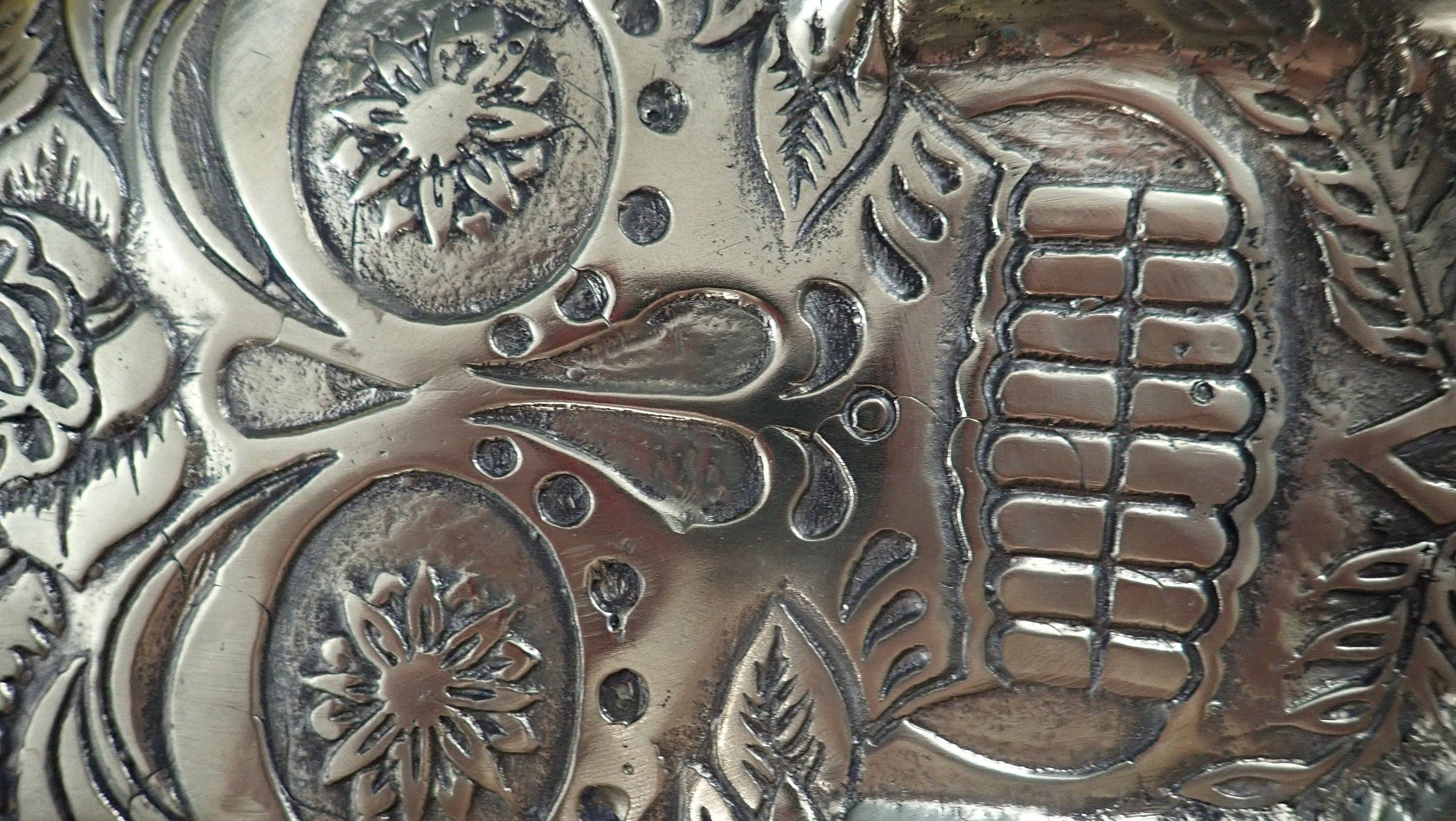 Ubud Glass - Vente Plateaux décoratifs - Plateaux de service en laiton mexicain - Beauté intemporelle pour des réceptions élégantes1