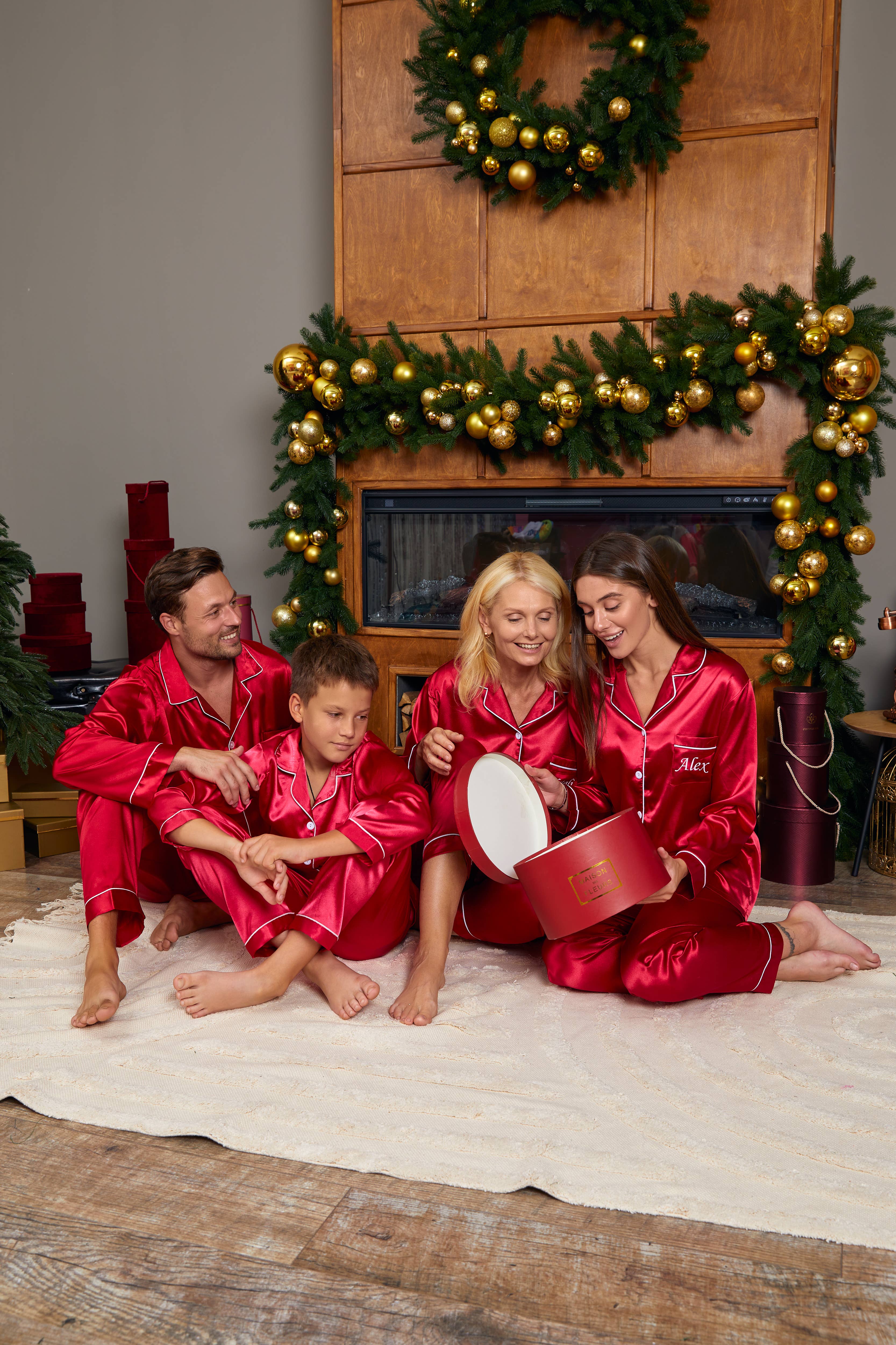 Sisters G Kids – wholesale Sleepwear set – Unisex – Family Matching Christmas Satin Pajamas 13