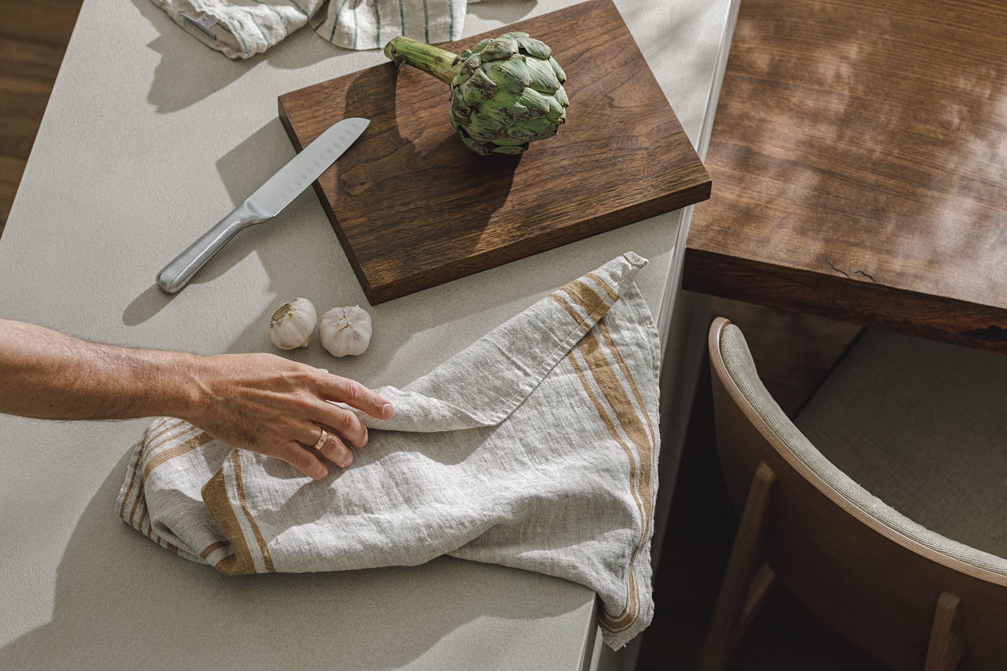 dodesign – Engroshandel Viskestykke – Linned viskestykke med sandfarvede striber1