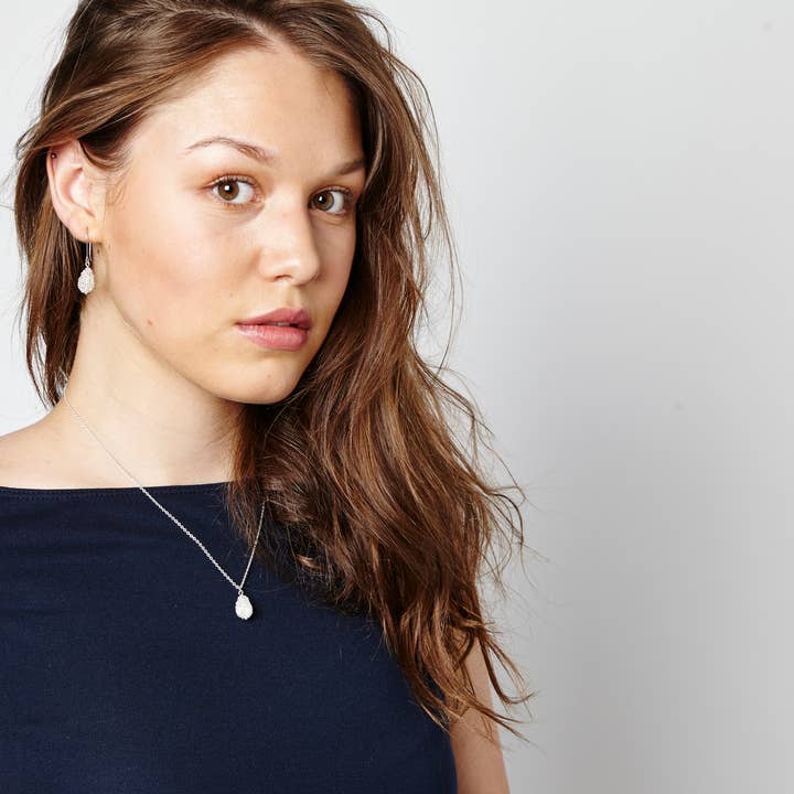 Cristabel Pear Drop hanger voor wholesale door Just Trade UK