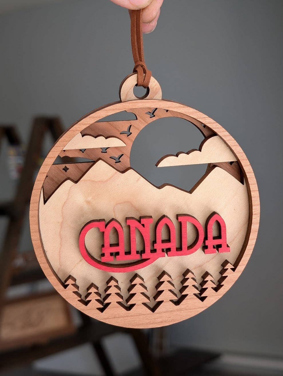 Foxwood Gifts Canada - Venta al por mayor Adornos - Adorno de Madera 3D de Canadá - Montañas en Capas Souvenir de Navidad0