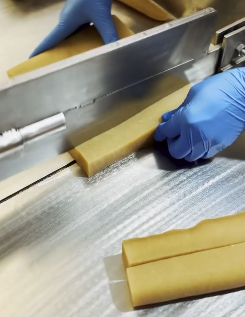 Apex Pet Products (Meaty Bubbles) - Wholesale Pet Treats - Dog - Meaty Licks Yak Chews - medium size 3