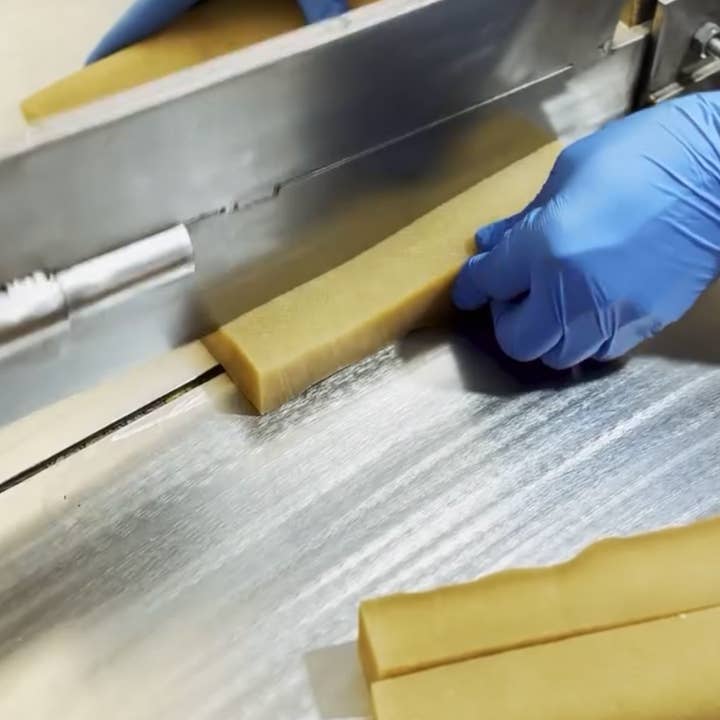 Apex Pet Products (Meaty Bubbles) - Wholesale Pet Treats - Dog - Meaty Licks Yak Chews - medium size 3