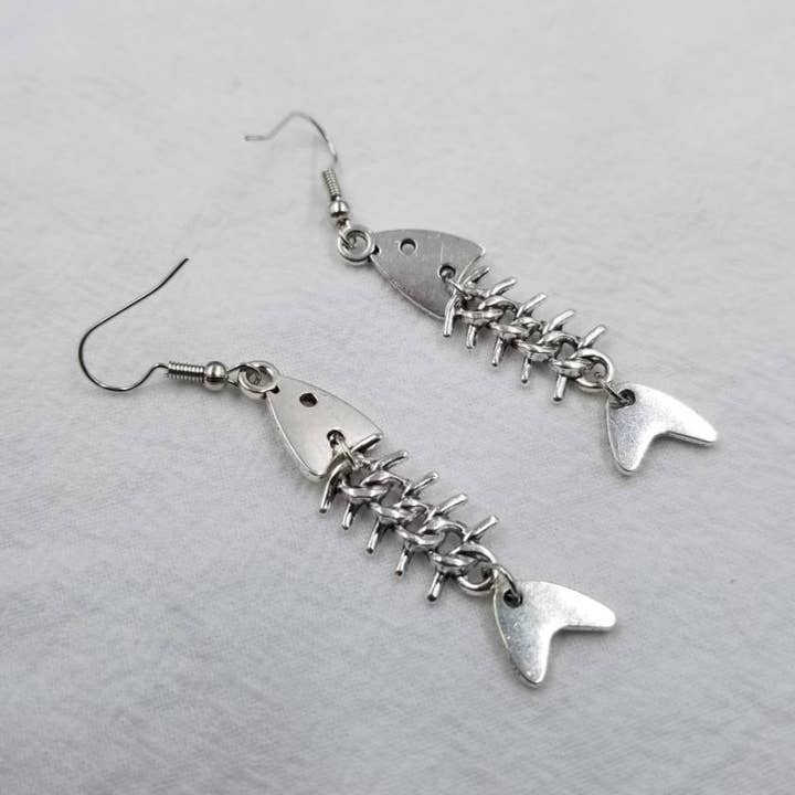 Boucle d'oreille Fish Skeleton pour la vente par ENA Jewelry