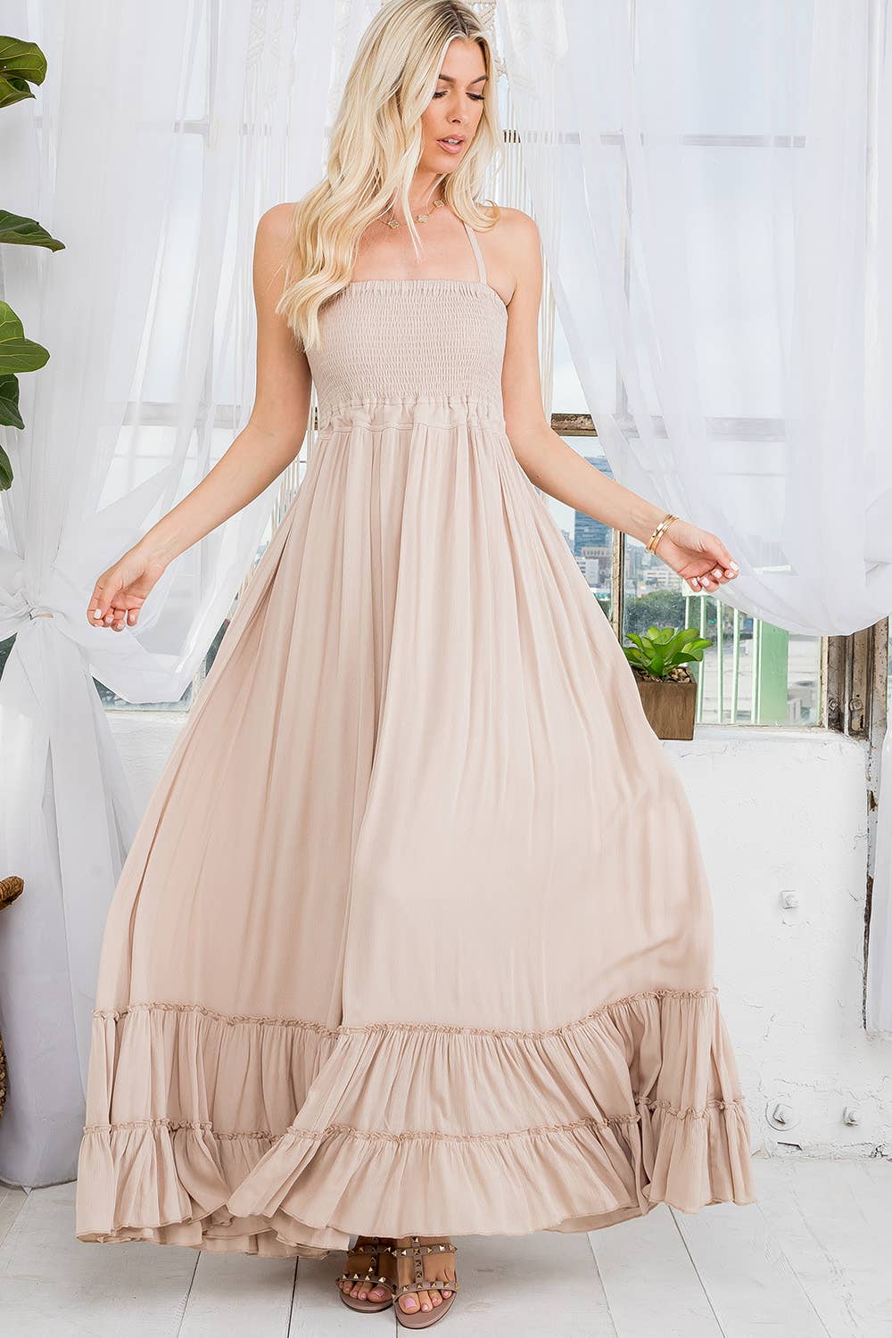 Sweet Lovely by Jen – Großhandel Kleid – Damen – MAXIKLEID MIT RÜCKENAUSSCHNITT UND GESMOKTEM STUFENROCK35