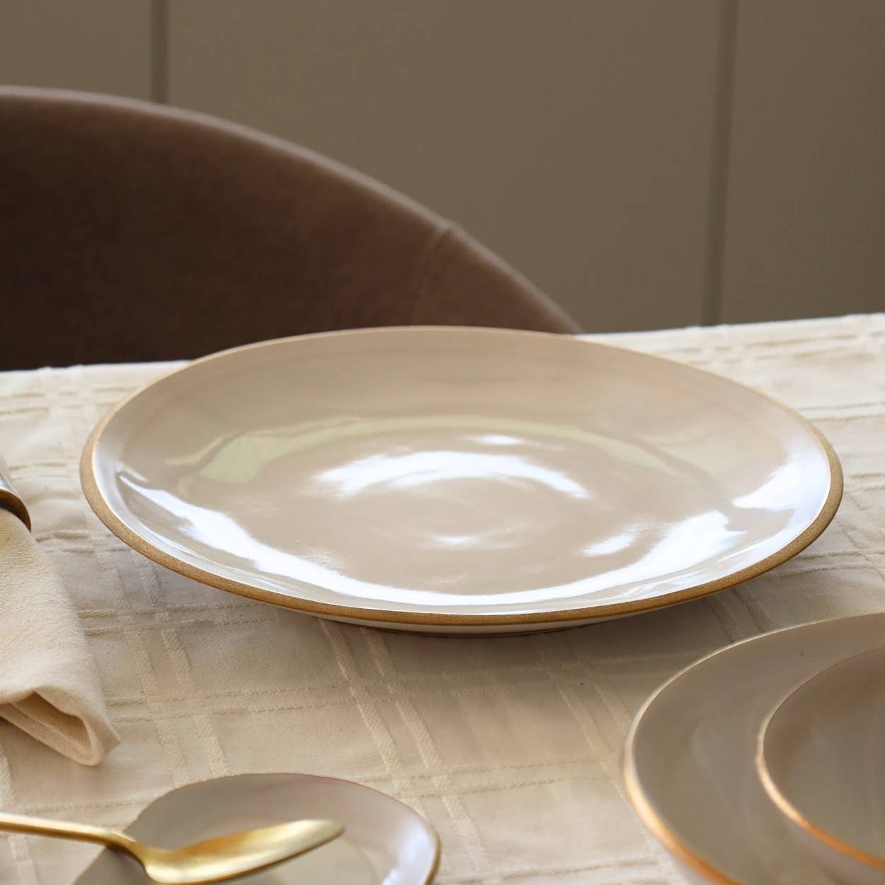 Nosse Ceramics - Vente Assiette - Assiette de table 28 cm – Bord ivoire doré2