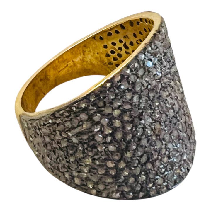 Bague à bande pavée de diamants pour la vente par Sissy Yates Designs