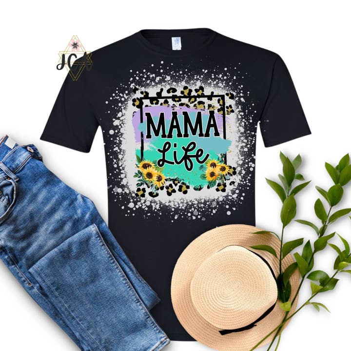 Mama Life-shirt, gebleekt mama-overhemd voor wholesale door Jocelyn's Comfy Apparel