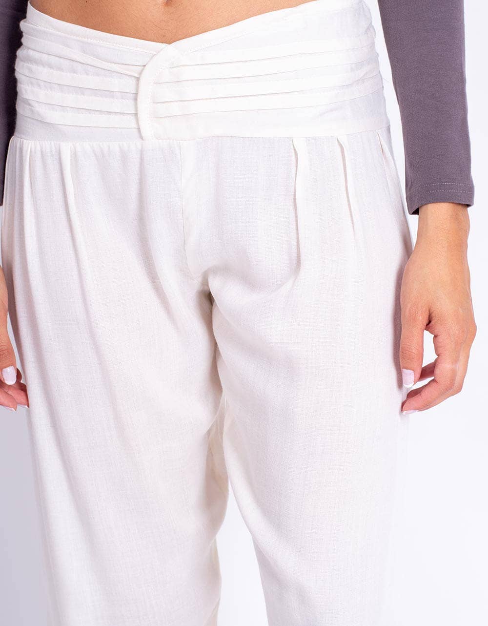 Kimago Look - Vendita all'ingrosso Pantalone - Donna - Pantaloni dritti bianchi in viscosa con spacco frontale4