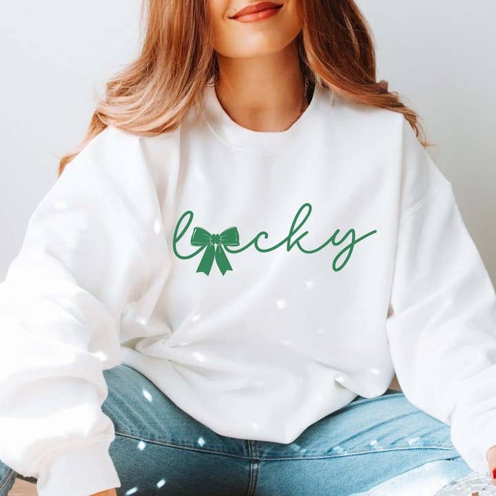 Sudadera Gráfica al por Mayor Lucky With Bow - Envío Rápido para venta al por mayor de Limeberry Designs