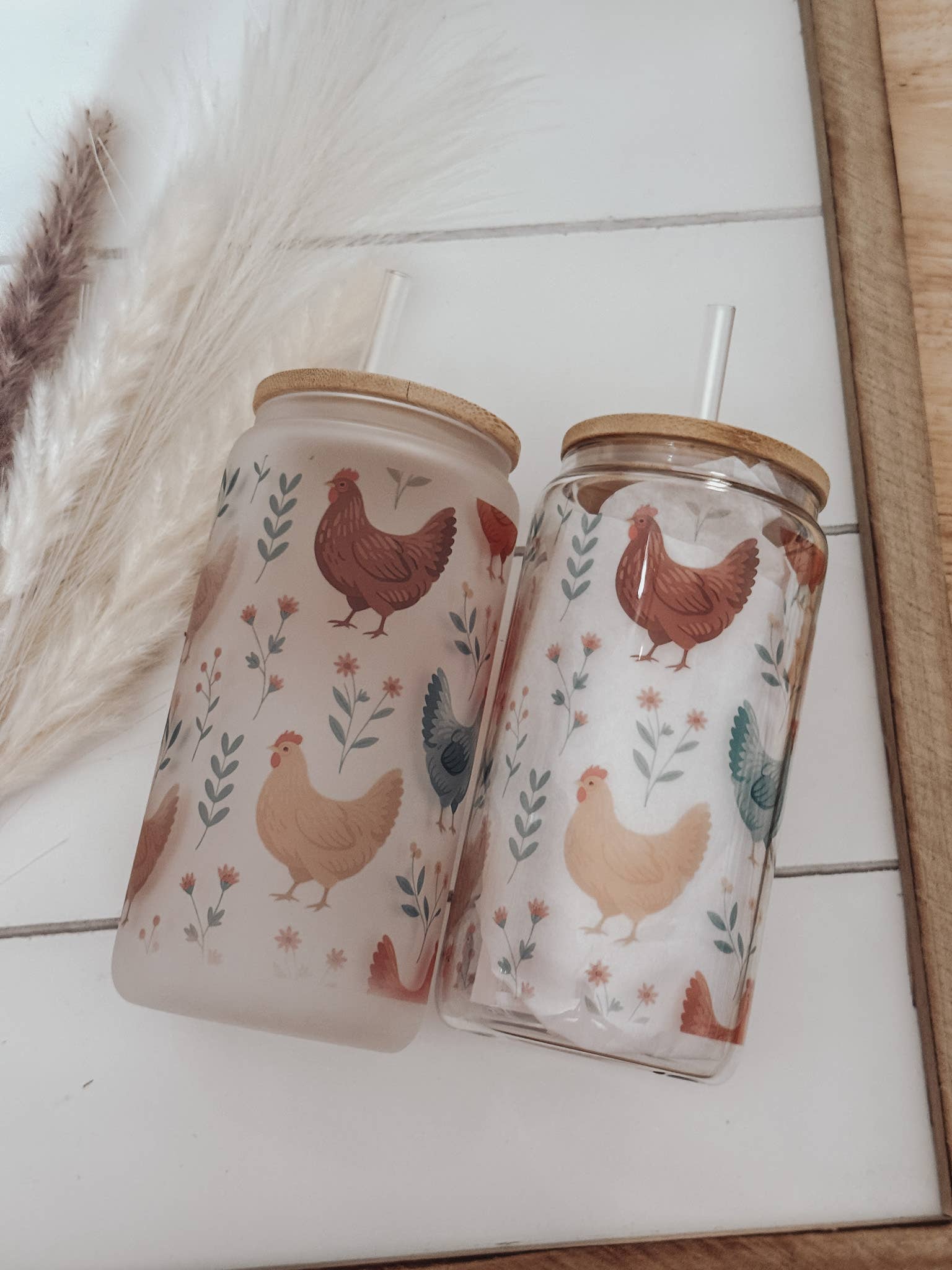 Emma K Designs - Wholesale Drinking Glass/Cup - Chicken 16oz Glass Cup with Bamboo Lid1