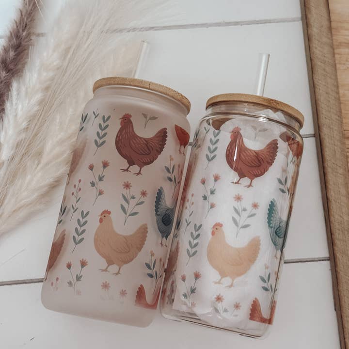 Emma K Designs - Wholesale Drinking Glass/Cup - Chicken 16oz Glass Cup with Bamboo Lid1