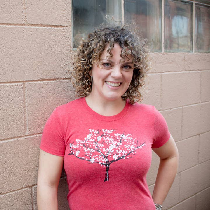 Cherry Blossom Tree: Kvinders Tee for engroshandel hos Megan Lee Designs