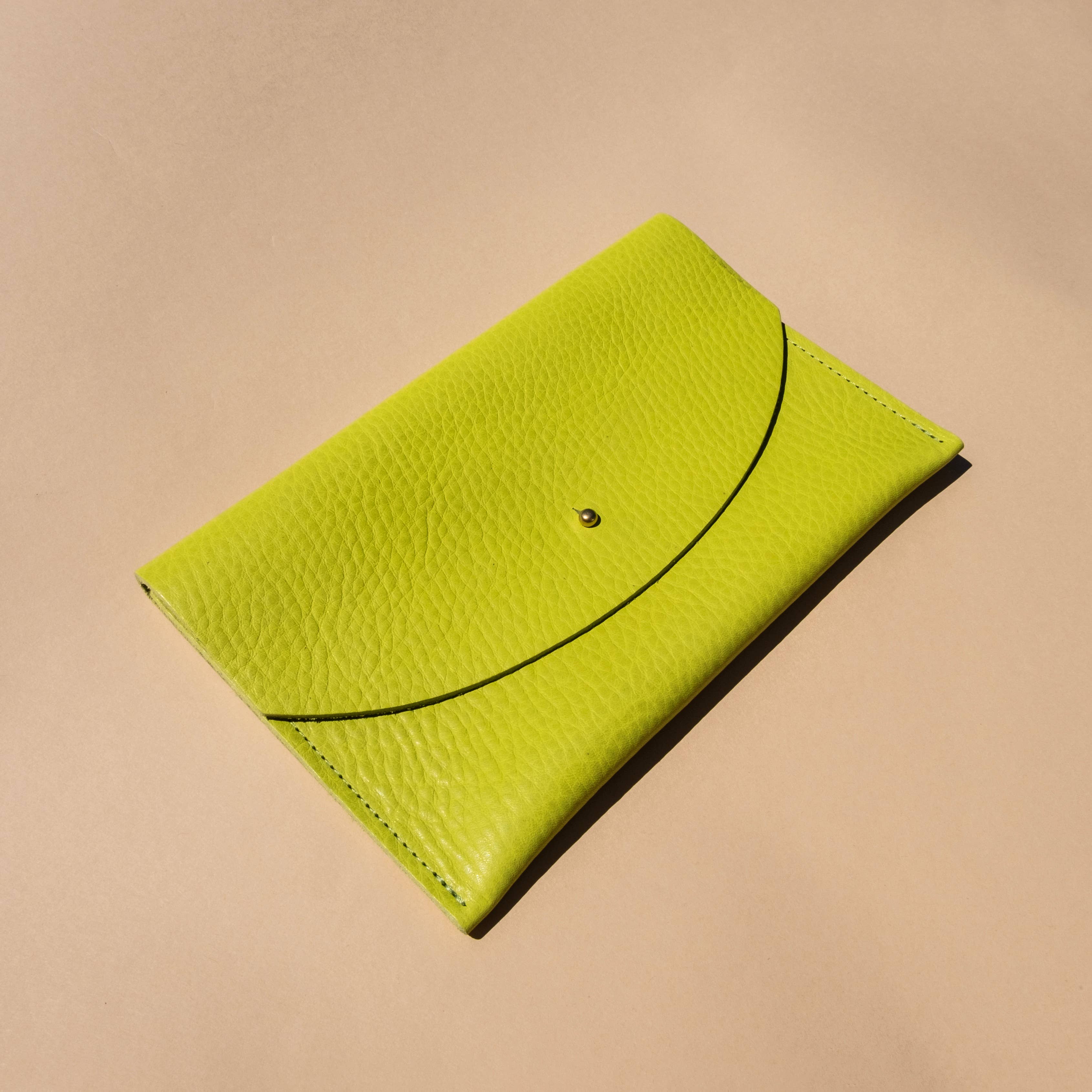 Primecut - Wholesale Clutch - Dames - Envelopzakje - Chartreuse Leather1