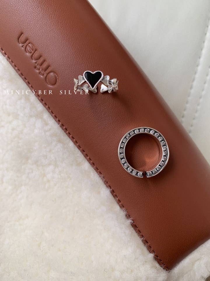 Connected Hearts Ring for wholesale by MINICYBER STUDIO