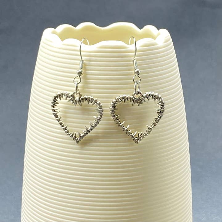 Mio Queena - Wholesale Dangle Earrings - Gothic Style Hollow Bone Spur Heart Dangle Earrings - GT