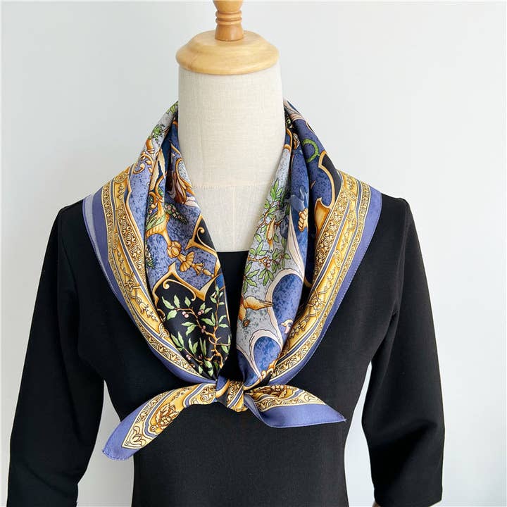 Foulard en soie de mûrier de 65 cm sur la mythologie grecque – Châle carré artistique pour femmes, style printemps & automne pour la vente par SueSilkHK