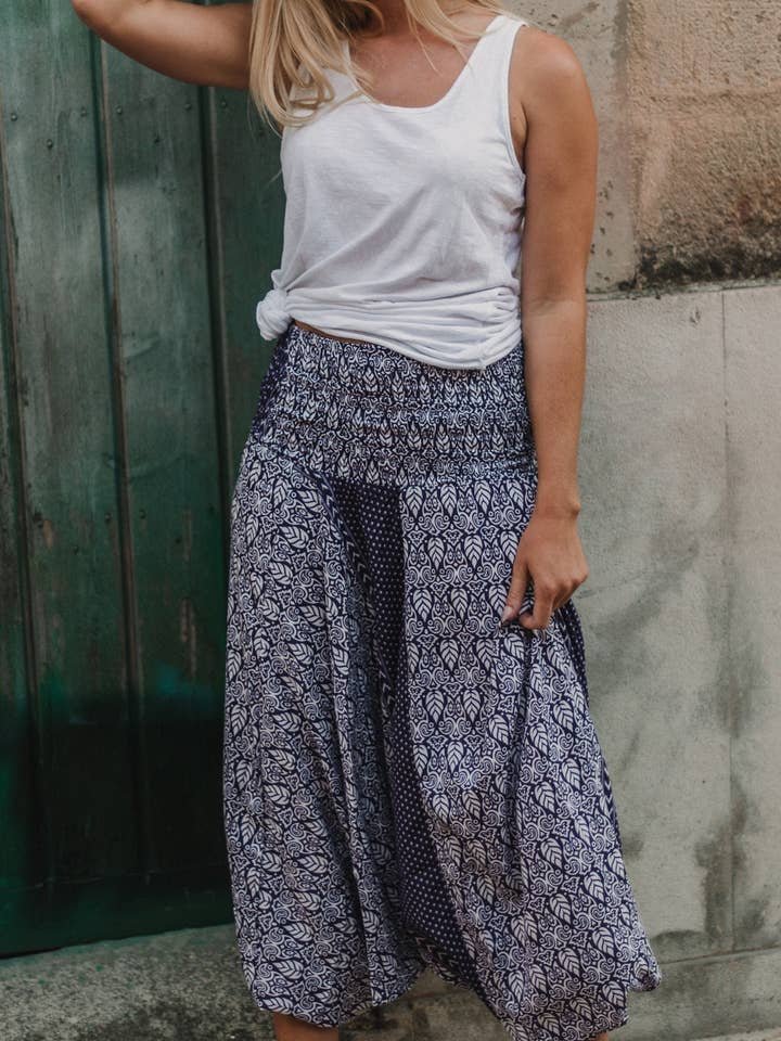 Jenny Lila 2x1 kort kjole og behagelige afghanske bukser, sommerkjole med ærmer, Boho-stil for engroshandel hos Miss Kitsch