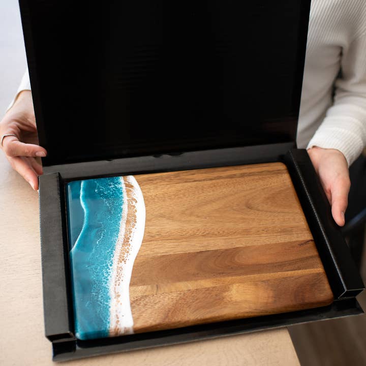 Lynn & Liana Designs - Vendita all'ingrosso Taglieri per formaggio - Tagliere per formaggi e salumi in legno di acacia con resina - No dazi!13