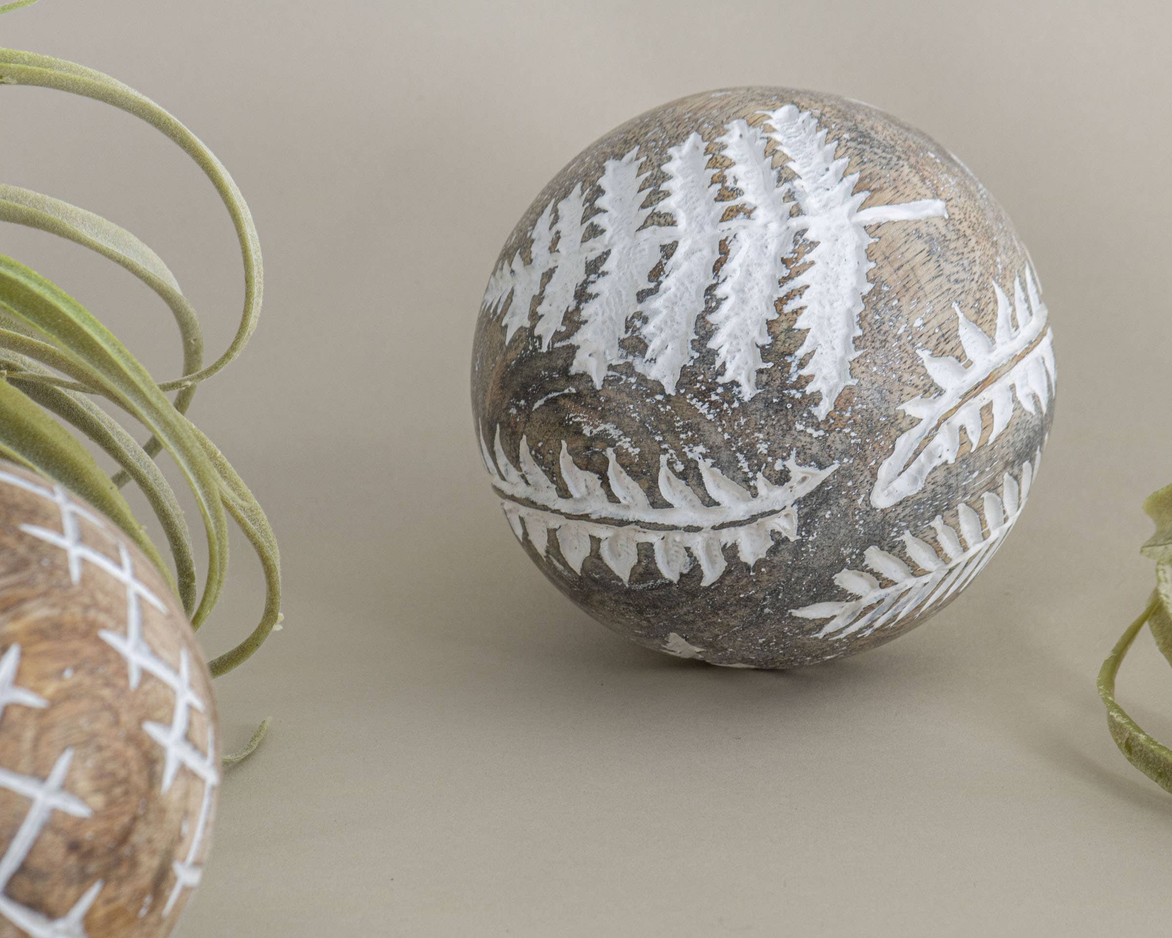Foreside Home & Garden - Wholesale Decorative Tabletop Object - Wilder White Fern Carved Wood Deco Ball