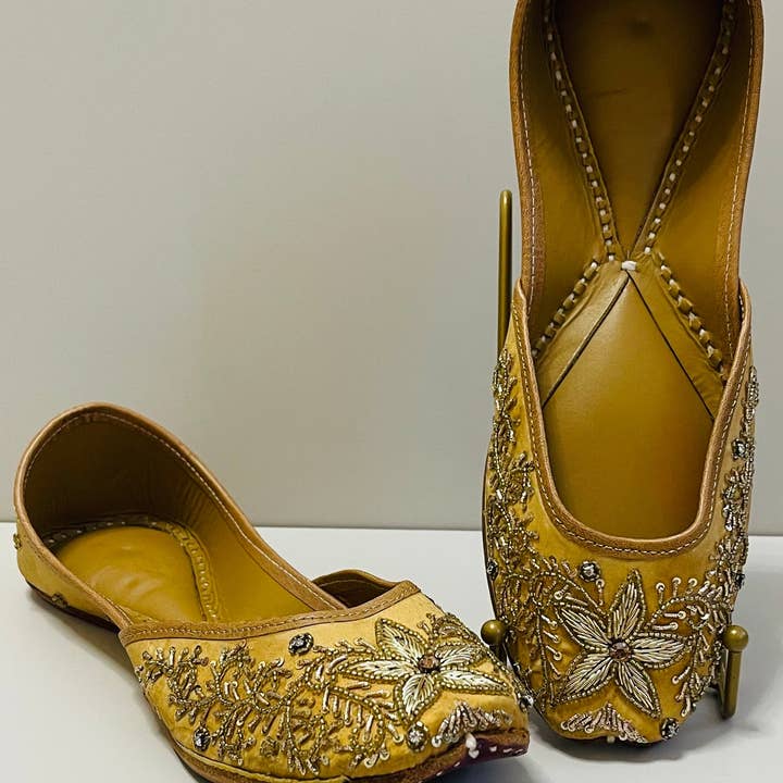 Tan Star Embroidered Jutti for wholesale by Urban Utsav