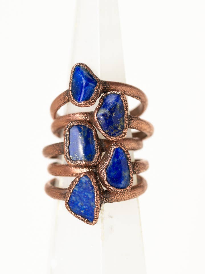 Bague Empilable en Cristal de Lapis Lazuli | Cuivre Recyclé pour la vente par The Cyprus Cabinet
