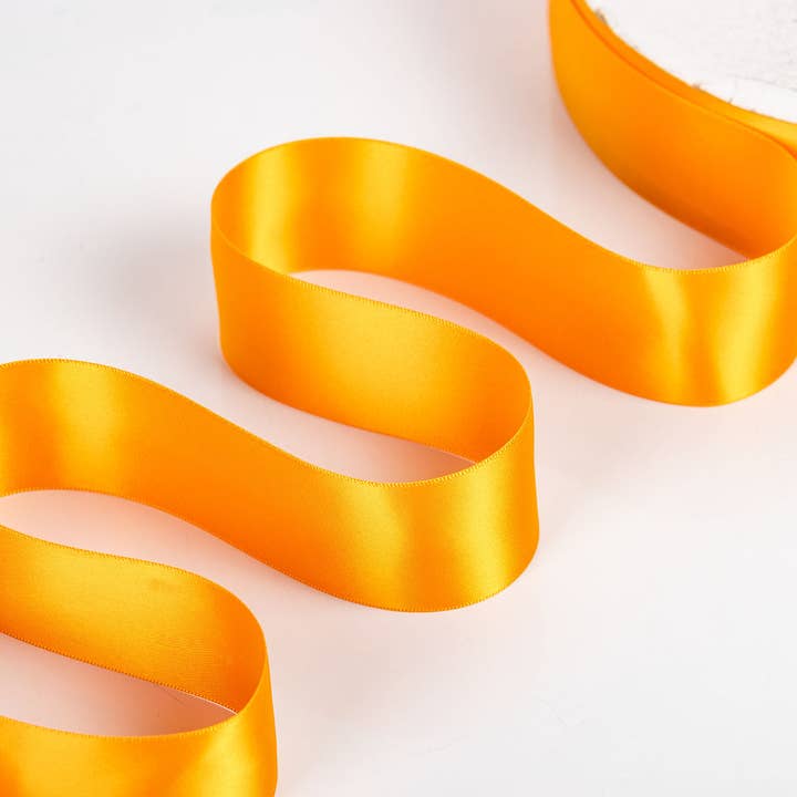 Ruban de satin double face Goldfish 118, rouleau de 100 mètres pour la vente par Little Ribbon Shop