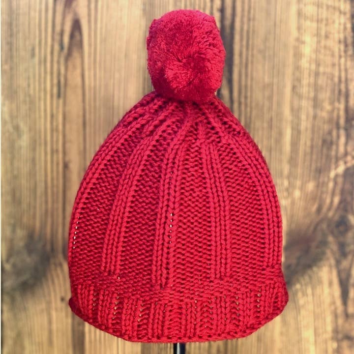 Red hand-knitted hat lampshade for wholesale by LES SCULPTEURS DU LAC