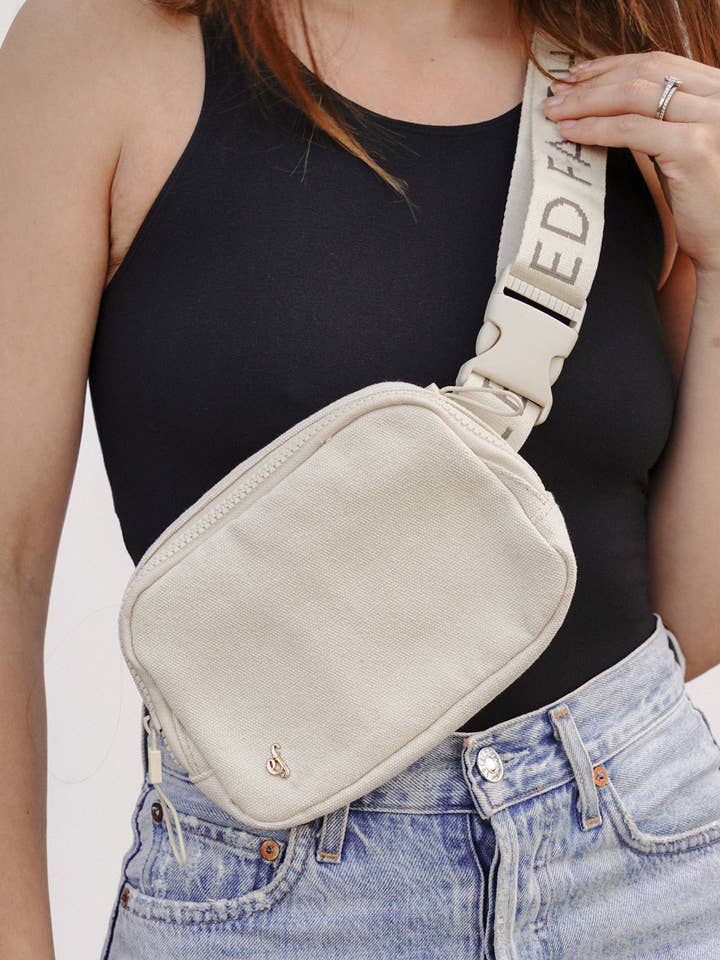 The Crossbody Belt Bag por atacado de Elevated Faith