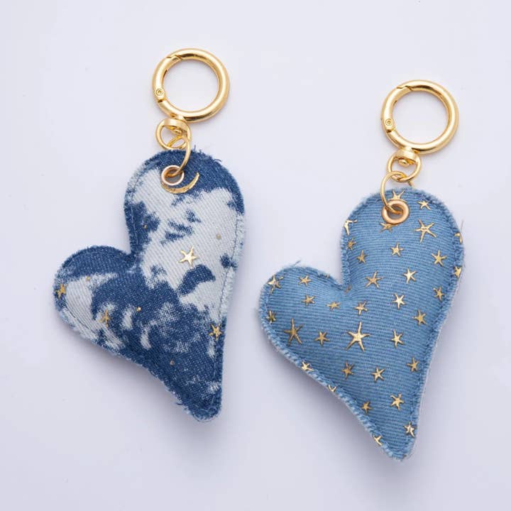 Llavero con colgante de bolso en forma de gran corazón de mezclilla con clip chapado en oro ✦ BC-21WB040 BC-21WB041 para venta al por mayor de Simply Jewels