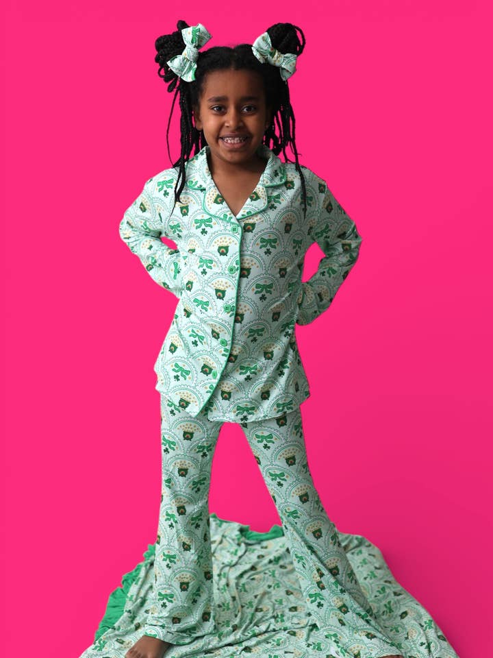 CONJUNTO ACAMPANADO SUEÑO DE CHICA DE TRÉBOL Y MONEDAS para venta al por mayor de Dream Big Little Co.