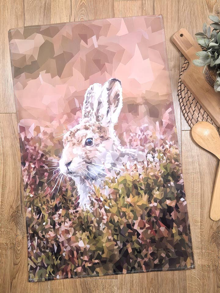 Torchon MOUNTAIN HARE - 100% coton *NOUVEAU pour la vente par Louise Jennifer Design