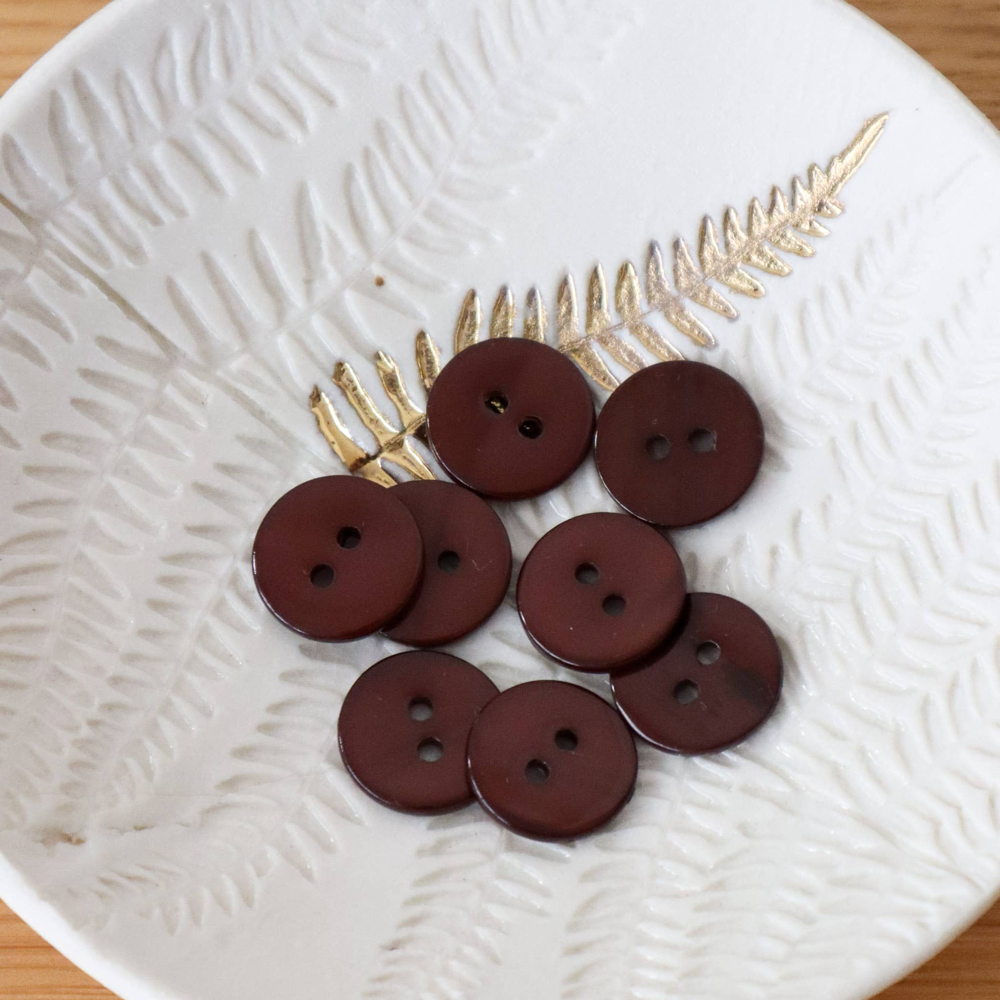 Lise Tailor - Wholesale Sewing Button/Snap - Flat mother-of-pearl buttons with 2 holes23