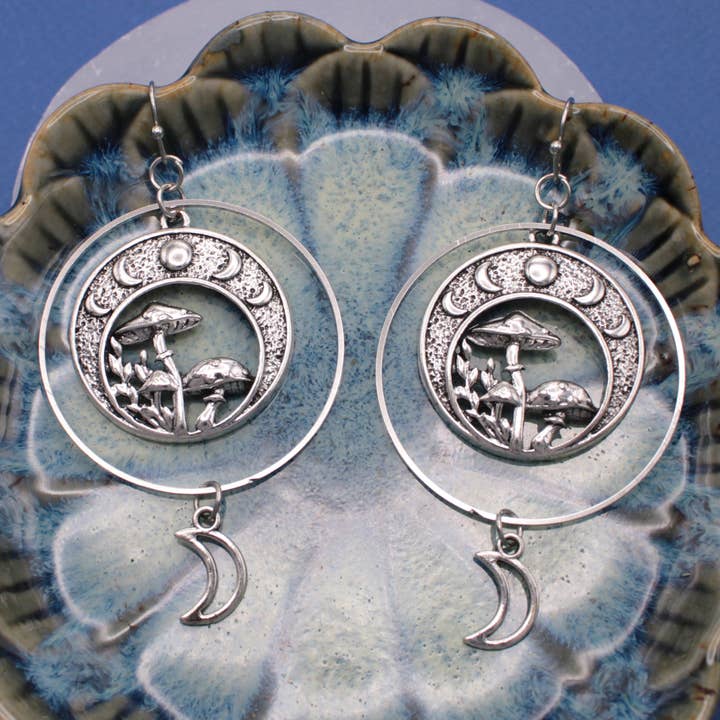 Boucles d'oreilles Lune d'Argent Rêves de Champignon pour la vente par ZAD