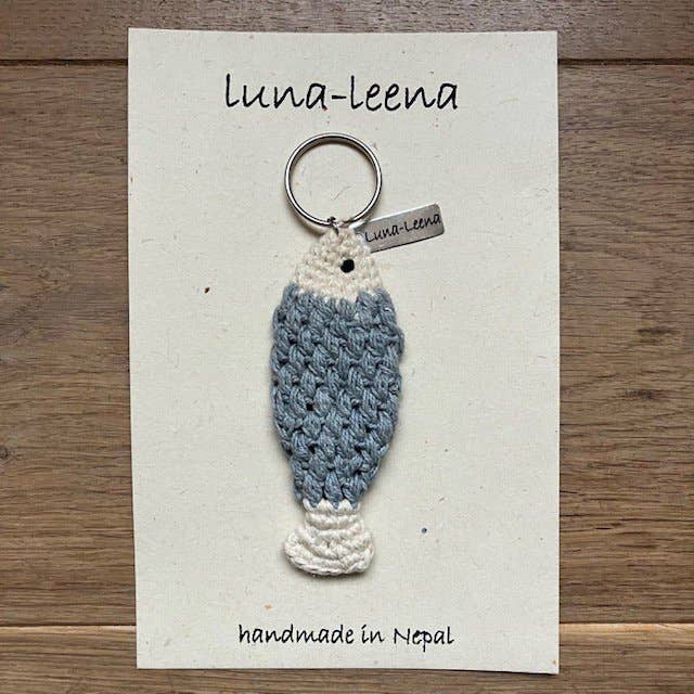 Luna-Leena  - handmade in Nepal - Venta al por mayor Llavero - Mujer - Llavero pez gris - colgante para bolsa - algodón orgánico tejido a crochet6